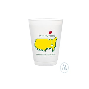Könnte beinhalten: Ein weißer Plastikbecher mit einer gelb-grünen Grafik einer Golfplatzkarte und einer roten Flagge. Der Text "THE SMITHS" und "MASTERS PARTY 2026" sind auf dem Becher aufgedruckt.