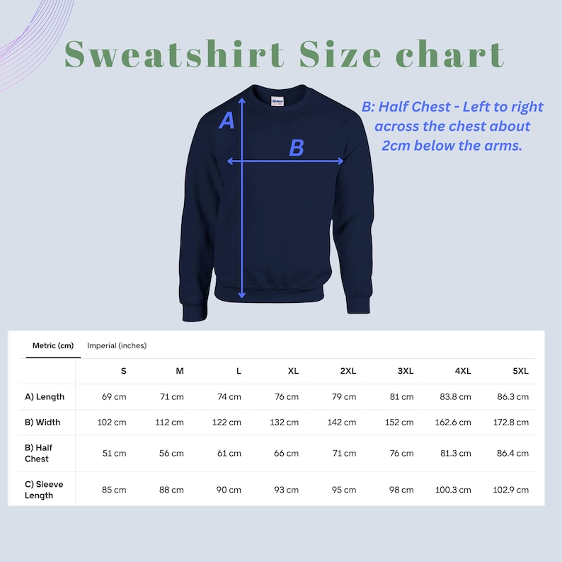 K&ouml;nnte beinhalten: Gr&ouml;&szlig;entabelle f&uuml;r marineblaue Sweatshirts mit Ma&szlig;en in Zentimetern und Zoll. Die Tabelle enth&auml;lt L&auml;nge, Breite, halbe Brust und &Auml;rmell&auml;nge f&uuml;r die Gr&ouml;&szlig;en S bis 5XL. Der Text "Sweatshirt Size chart" steht oben.
