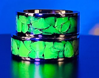 Vetro all'uranio unico su anello in acciaio inossidabile nero, con canale largo/pezzi grandi o canale standard/pezzi piccoli.