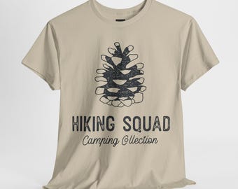 Camiseta Hiking Squad Pine Cone: Camiseta de camping y aventura al aire libre