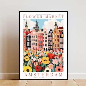 以下が含まれることがあります： アムステルダムの花市場を描いたカラフルなイラスト。画像には、カラフルな建物の列と、手前にある花市場が描かれています。画像の上部には「FLOWER MARKET」というテキスト、下部には「AMSTERDAM」というテキストが書かれています。