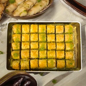 Moda Baklava – Mussel Shape with Pistachio, Party Pack 40 pcs