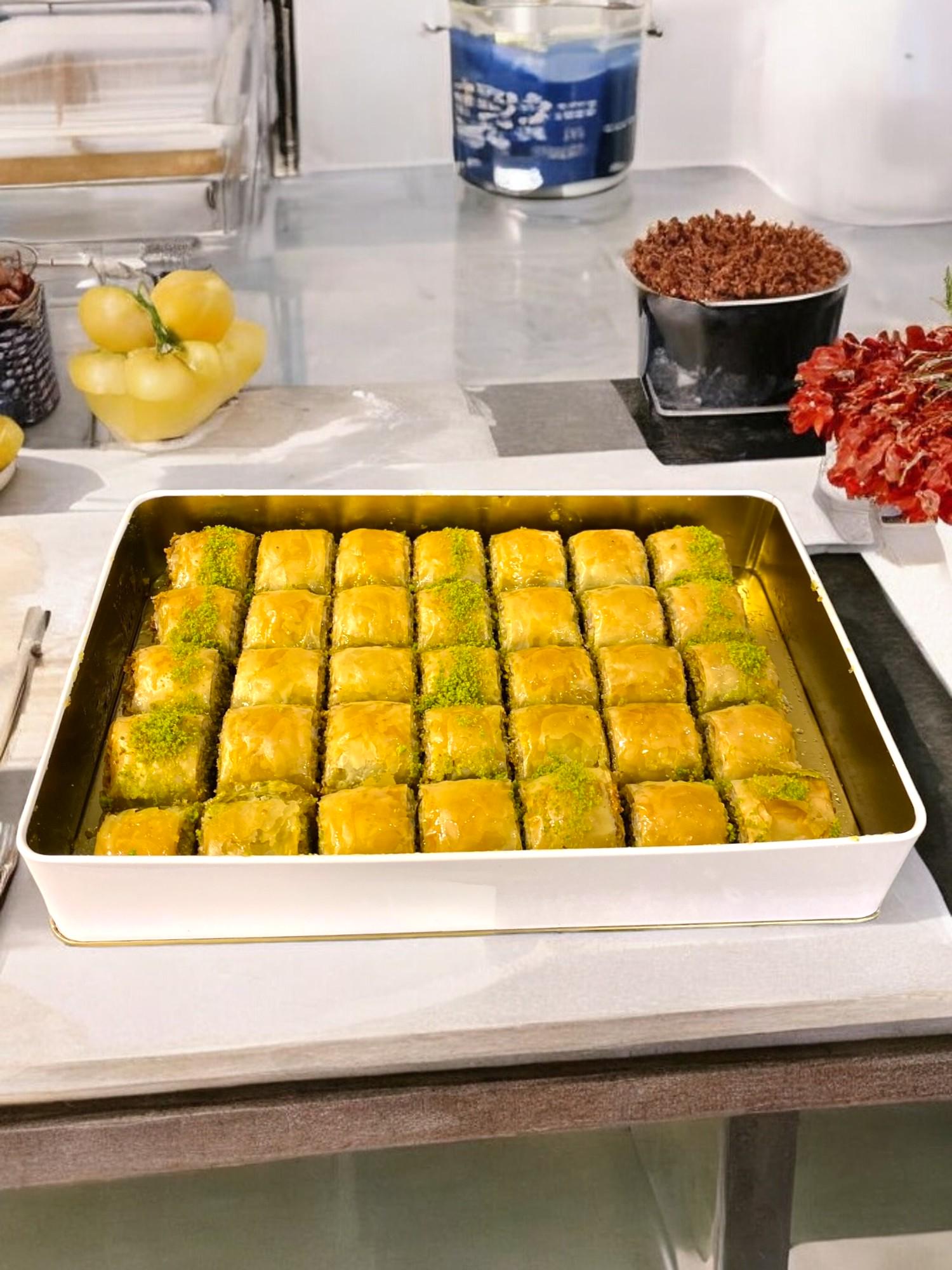 Moda Triangle Slice Pistachio Baklava - Party Pack 48 pcs