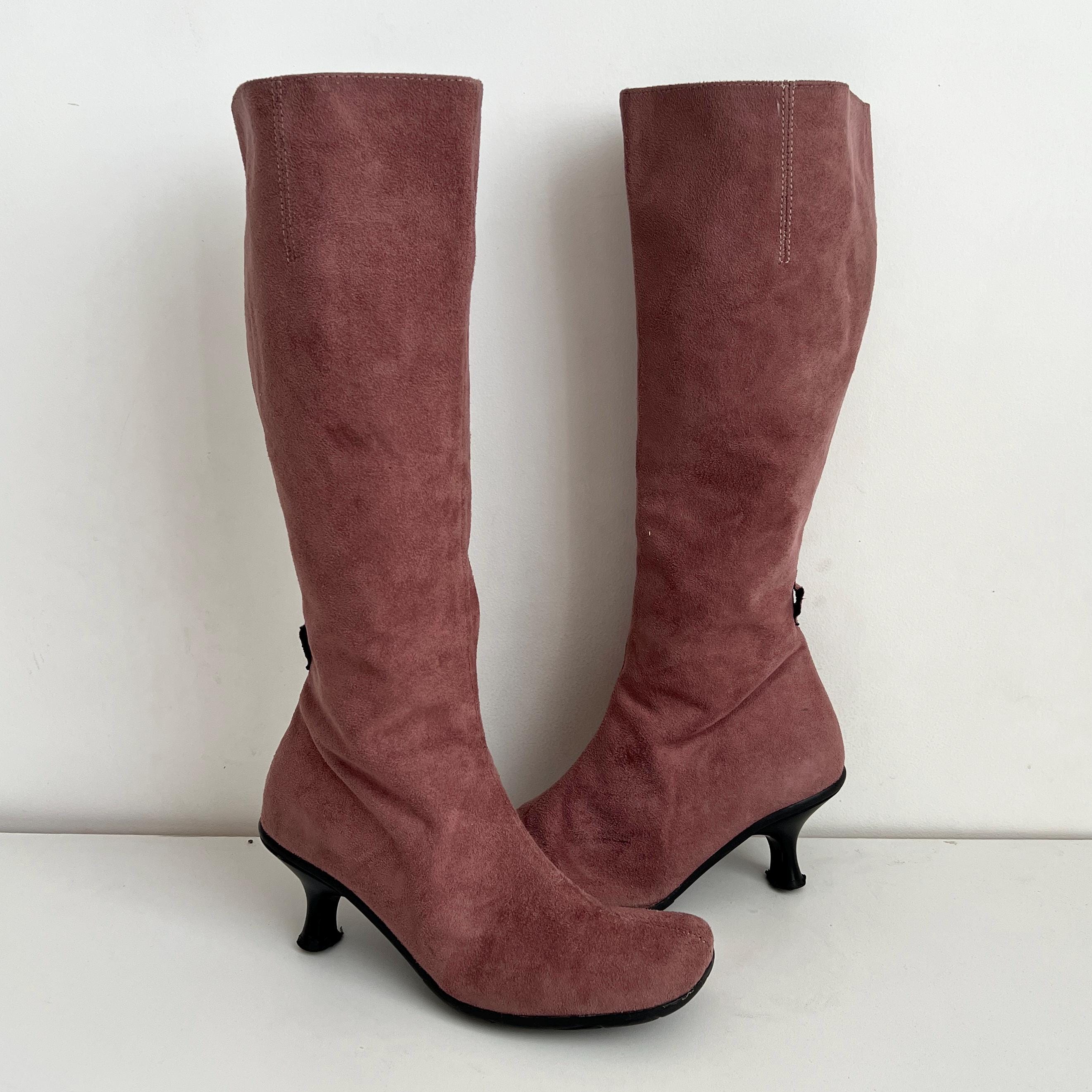 Rosa 00er Jahre Faux Wildleder Abgerundete Karree Kitten Heel