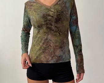 Vintage Multicolor Shiny Paisley Lace Trimmed V-Neck Top / Size M L