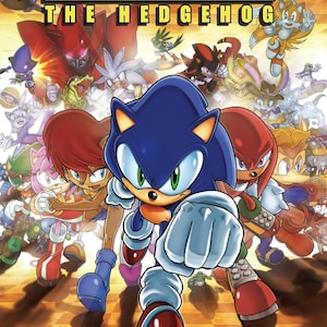 Könnte beinhalten: Ein Buchcover mit dem Titel Sonic The Hedgehog The Complete Sonic Comic Encyclopedia, das einen zentralen blauen Igel in Laufpose zeigt, umgeben von einer Vielzahl bunter animierter Charaktere vor einem gelben karierten Hintergrund.