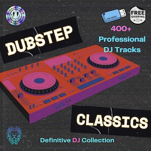 Peut inclure: Une table de mixage DJ orange et violette avec deux platines circulaires et de nombreux boutons et curseurs. L'image comprend le texte "DUBSTEP", "400+ Professional DJ Tracks" et "CLASSICS". Une clé USB et un autocollant "Free Shipping" sont également visibles.