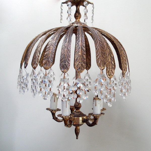 Showstopper chandelier with crystals - elegant leaf design