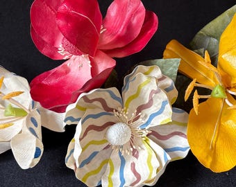 Large and vibrant faux flowers - set of 4 vinyl flowers with wired stems for repositionable petals and leaves - 5 to 6 inch diameter