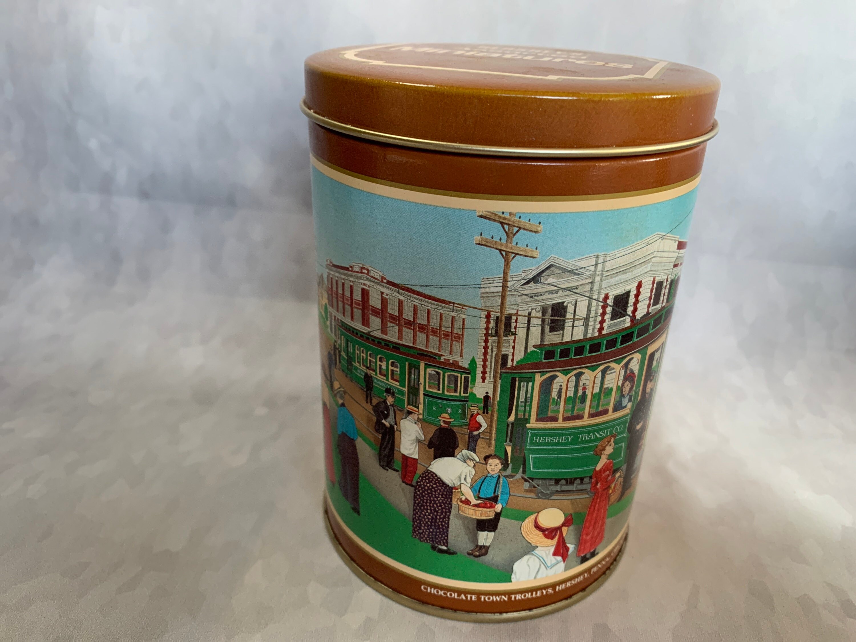 ヴィンテージ ハーシーズ チョコレート缶のインスタントコレクション