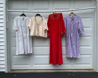 Vintage lot - nightwear and robes - 20 pieces - all sizes and eras
