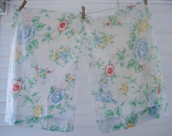 SALE -- Pair of floral pillowcases - Lady Pepperell