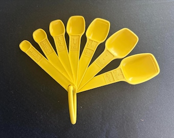 Tupperware measuring spoons - lemon yellow
