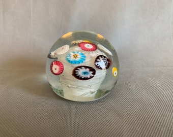 Murano style glass paperweight - excellent condition