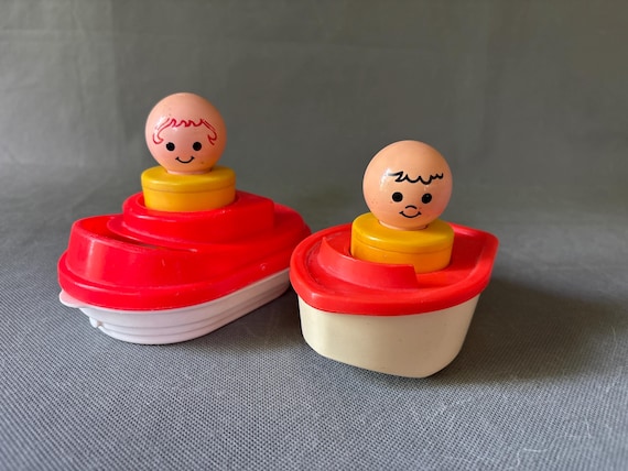 Vintage Fisher-Price tub boat toy set – 1980s chunky figures with red and white plastic boats