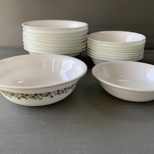 Choose your Corelle Spring Blossom/Crazy Daisy dinnerware Mix and match to complete your set Dessert bowl (white)