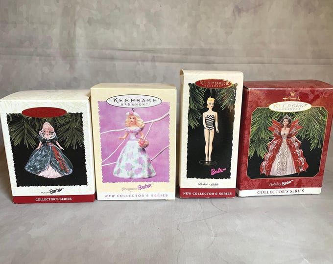 Barbie Fashion Pup Ornament Set 2006 – Hallmark Miniatur-Deko, 5 Teile Mit Yorkie-Welpe, Tragetasche & Accessoires, Limitiert Barbie Fashion Pup Ornament Set 2006 – Hallmark Miniatur-Deko, 5 Teile Mit Yorkie-Welpe, Tragetasche & Accessoires, Limitiert