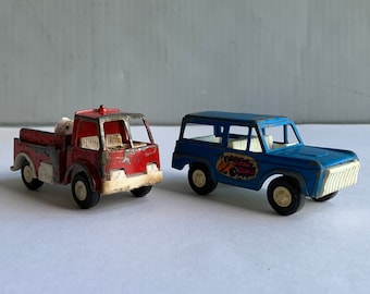 Pair of vintage Tootsie toy cars - 1970 - fire truck and Bronco