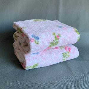 Pair of vintage bath towels - pink with florals - very good condition