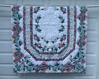 Arch Quilts - colorful quilt with hand appliquéd details - Hawthorne, NY - with some issues - 64" x 84" - twin bed