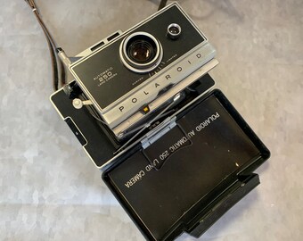 ポラロイドカメラ　POLAROID LAND CAMERA ポラロイド 250 ランドカメラ - 取扱説明書とレザーストラップ付き