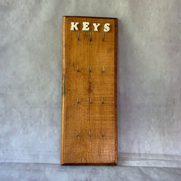 Schlüsselhalter - süße 1980er Jahre kurvige Buchstaben - Platz für 12 Schlüssel