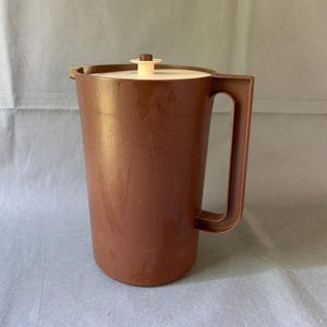 Tupperware pitcher - 1-quart (4-cup) pitcher