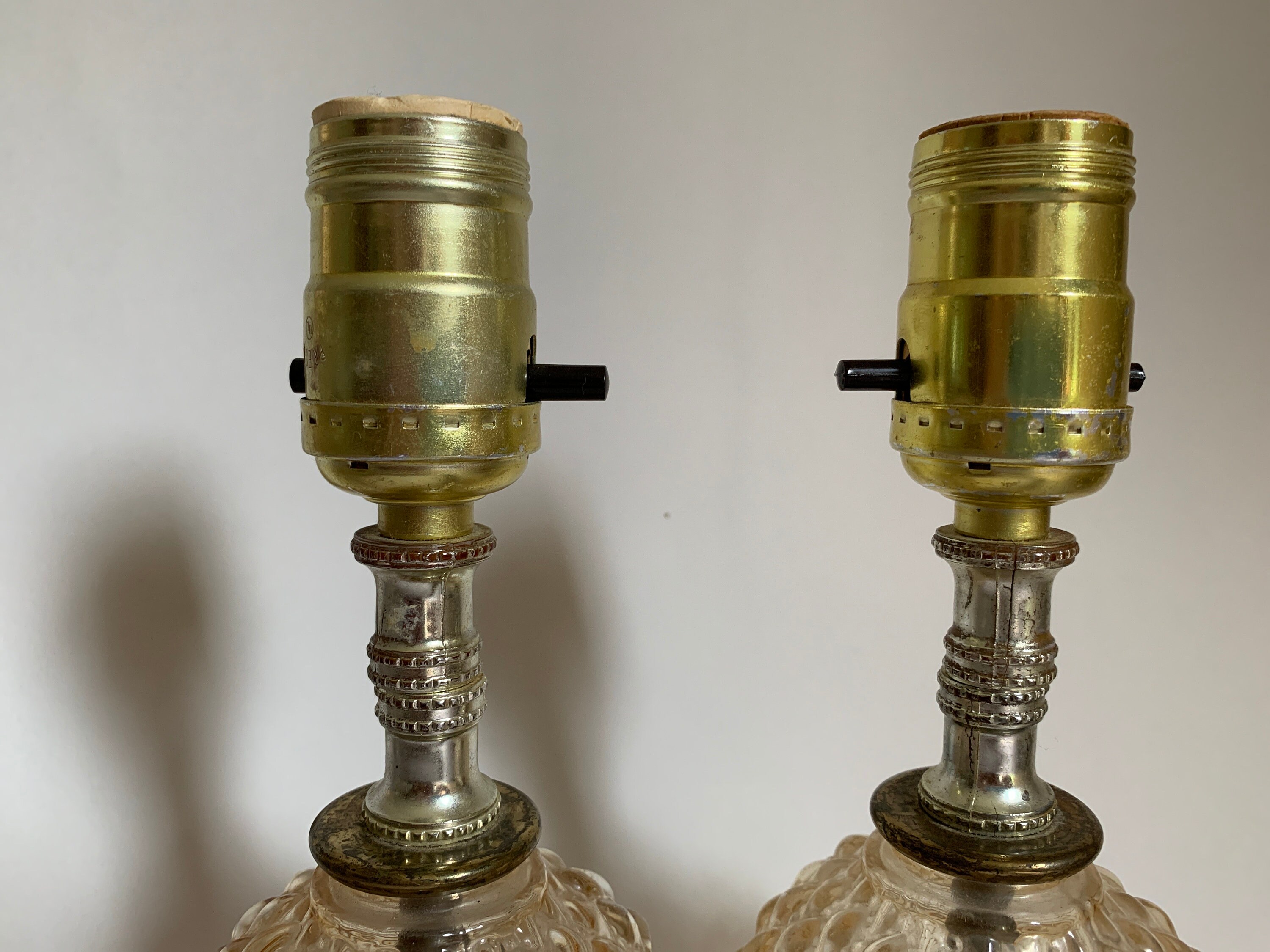 Coppia di basi per lampade vintage in marmo, rovere e bronzo
