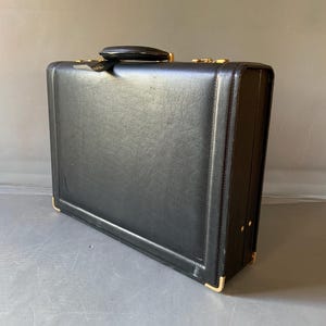 Magnifique porte-documents en cuir - finitions dorées - cadenas à combinaison - par Romano Leatherware