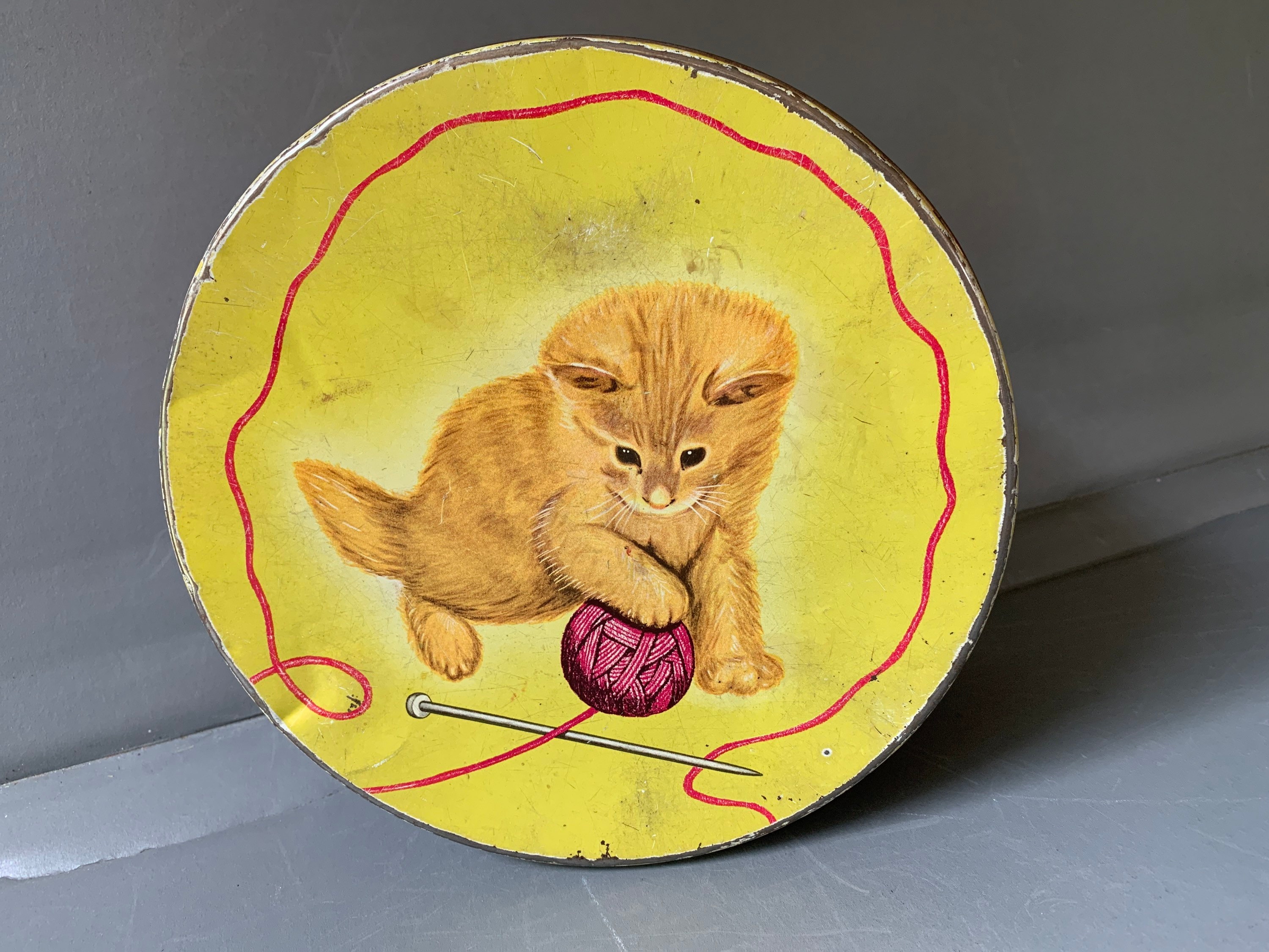 Large vintage tin featuring a ginger kitten