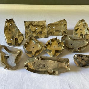 Set of 10 antique tin cookie cutters – handled cutters in animal and leaf shapes