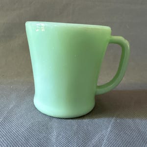 Vintage Fire-King jadeite mug – classic green glass coffee cup - Restaurant Ware D-handle