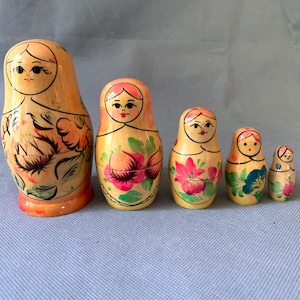 Full set of 5 Russian dolls - largest is 4.5 inches tall