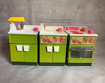 Buddy-L Turtledove kitchen - set of 3 green play pieces - stove and oven, cabinet with mixer and cabinet with plug