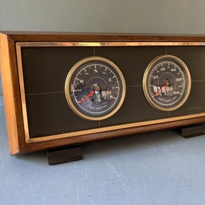 Vintage Airguide Sentinel model 915 - wind direction and velocity display - solid wood case