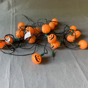 Vintage Halloween decor - 18 pumpkin light covers on a xmas light garland - ready to use