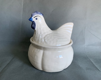 poule vintage sur son nid - rangements de cuisine - décoration de plan de travail