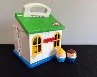 Little Tikes cozy cottage - with two figurines