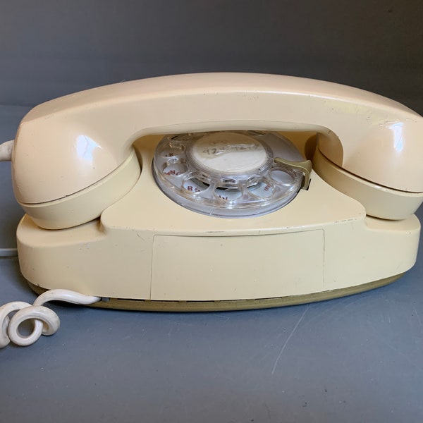 Vintage Princess-style rotary phone - perfectly neutral beige