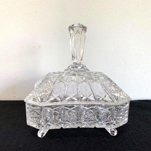 Vintage pressed glass vanity box with lid – Footed trinket or candy dish