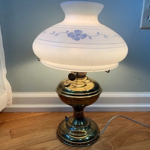 Beautiful vintage parlour lamp
