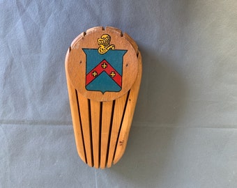 Wooden knife block - 1950s kitsch - holds 5 knives - family crest illustration - made in Yugoslavia