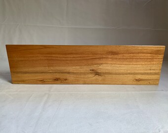 Geheimfach-Regal ganz aus Holz mit versteckter Schublade mittlerer Farbton  mit Nut für Tellerauslage 54 cm breit - .de