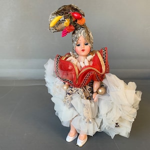 Set of 3 absolutely exquisite dolls - 1940s - beautiful outfits with exquisite details - original package