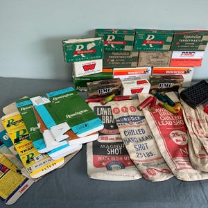 Munitions éphémères vintage - 24 boîtes vides + 4 sacs de plomb + extras