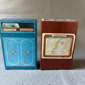 Vintage Barbie furniture – 1970s–80s oven & stereo cabinet with decals