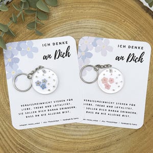Handgemachter Schlüsselanhänger aus Epoxidharz Rund | echte Vergissmeinnicht-Blüte | Freundschaft | Geschenk | Kleine Aufmerksamkeit | Liebe