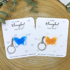Handgemachter Schlüsselanhänger aus Epoxidharz Schmetterling mit Spruch-Karte | Geschenk | Kleinigkeit für Dich | Freundschaft | Liebe