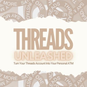 以下が含まれることがあります： 「THREADS UNLEASHED」というテキストが白枠で囲まれた薄い茶色で書かれたグラフィックデザイン。メインテキストの下に、より小さなフォントサイズで「Turn Your Threads Account Into Your Personal ATM」というテキストが書かれている。背景は白で、薄い茶色の「THREADS」と「SAY MORE」という単語が繰り返し書かれた、破れた紙の効果が施されている。