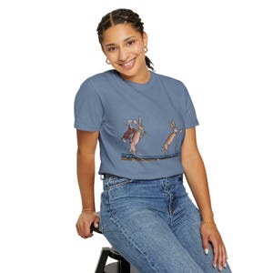 Camiseta de cazador de conejos medieval: arte manuscrito caprichoso imagen 8